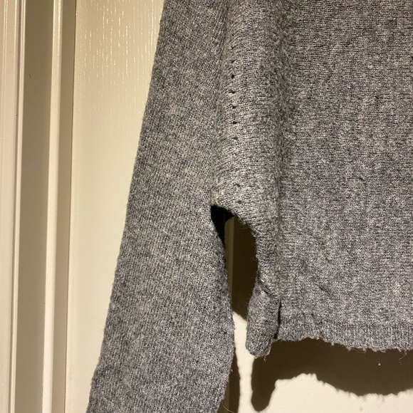 Jacob - Off the Shoulder, Long Sleeve, Crop Top - Picture 7 of 8